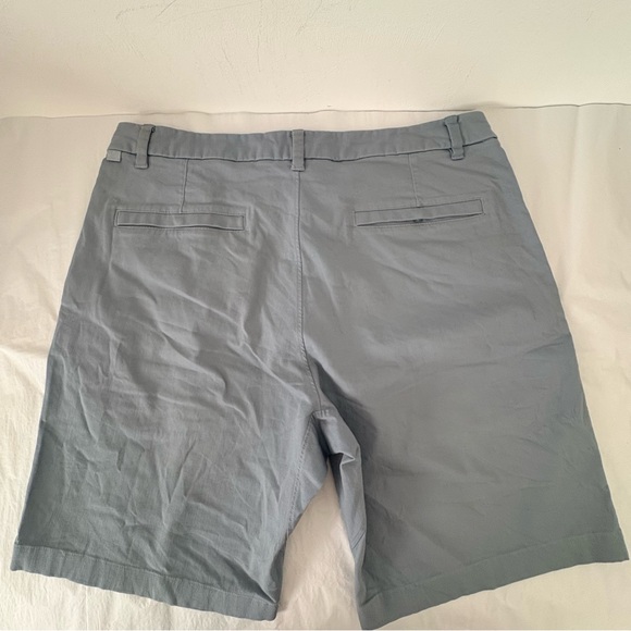 Lululemon | Commission Classic-Fit Short 9” Oxford | Sz 36 | Light Blue | EUC - Picture 3 of 5